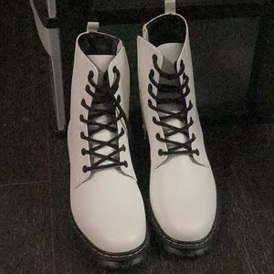 shoes never worn bought from boutique